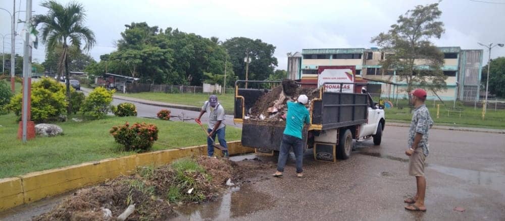 Candidatos del PSUV activan plan de recolección de basura en Sotillo