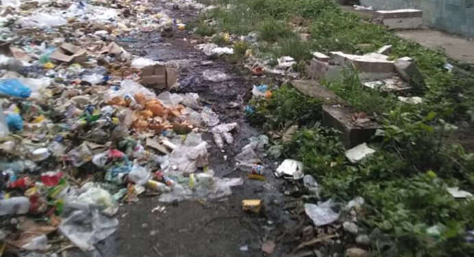 Caripito se hunde en la basura