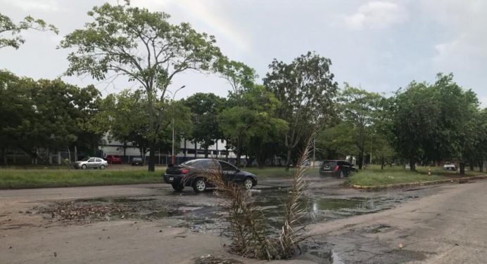 Colapsaron aguas negras en la avenida Raúl Leoni de Maturín