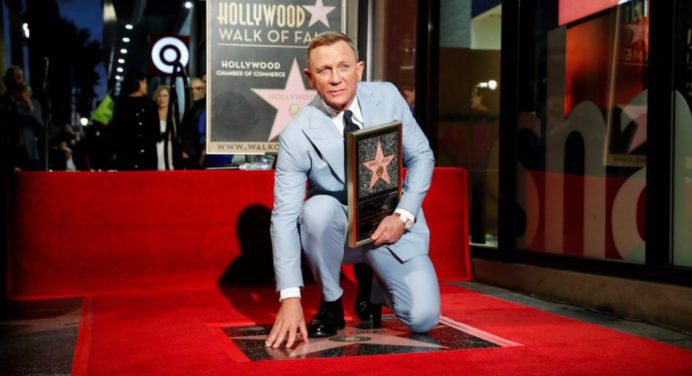 Con una estrella en el Paseo de la Fama se despide Daniel Craig de James Bond 007