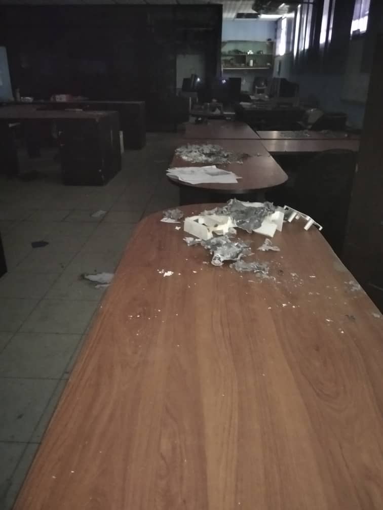 delincuentes quemaron oficina de aproupel en el pedagogico laverdaddemonagas.com quema2