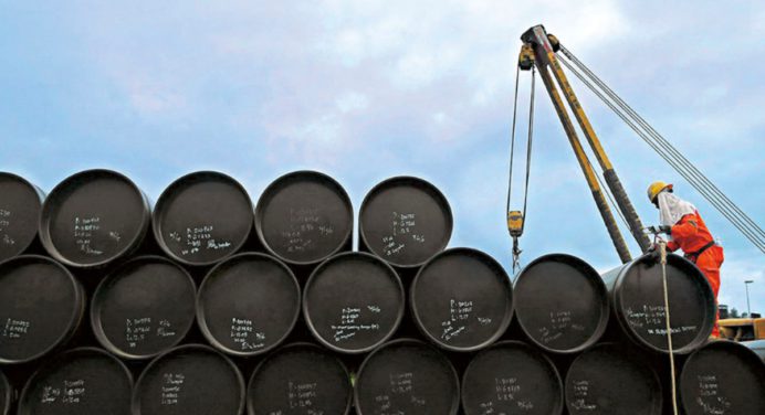 El petróleo supera los $85 por primera vez en siete años