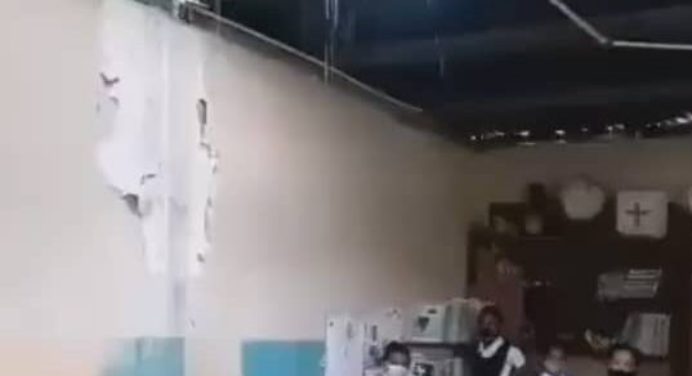 En escuela Guayabal de Boquerón llueve dentro de las aulas de clase (+video)