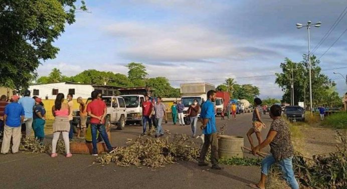 Habitantes de Cachipo cerraron la carretera nacional por falta de agua