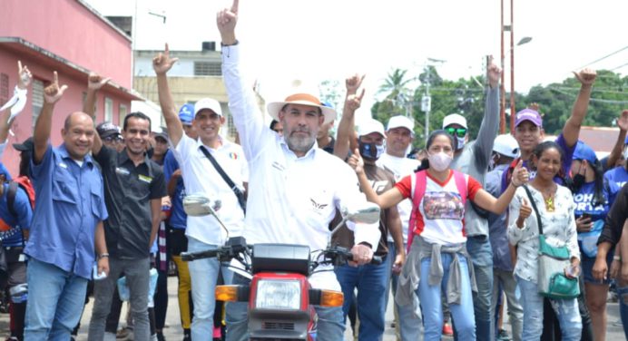 Johel Orta realiza contacto auténtico con los ciudadanos