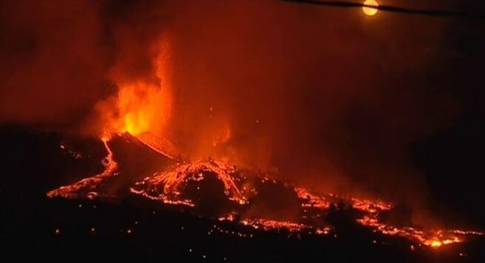 Lava del volcán La Palma arrasa con 860 hectáreas y obliga nuevas evacuaciones