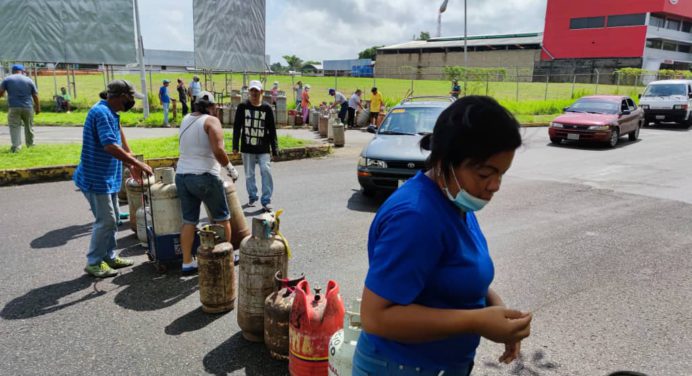 Monaguenses protestan falta de gas y gasolina