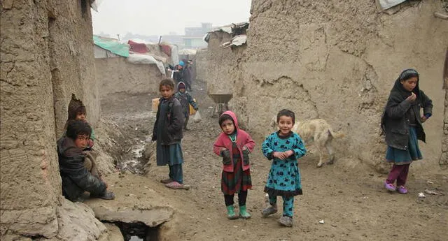 Niños están muriendo de hambre en Afganistán