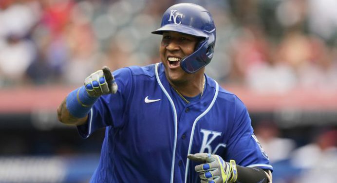 Salvador Pérez está nominado al premio «Hank Aaron»