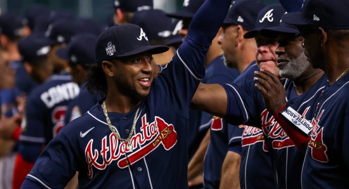 ¡Siguen Bravos! Atlanta picó adelante en la Serie Mundial