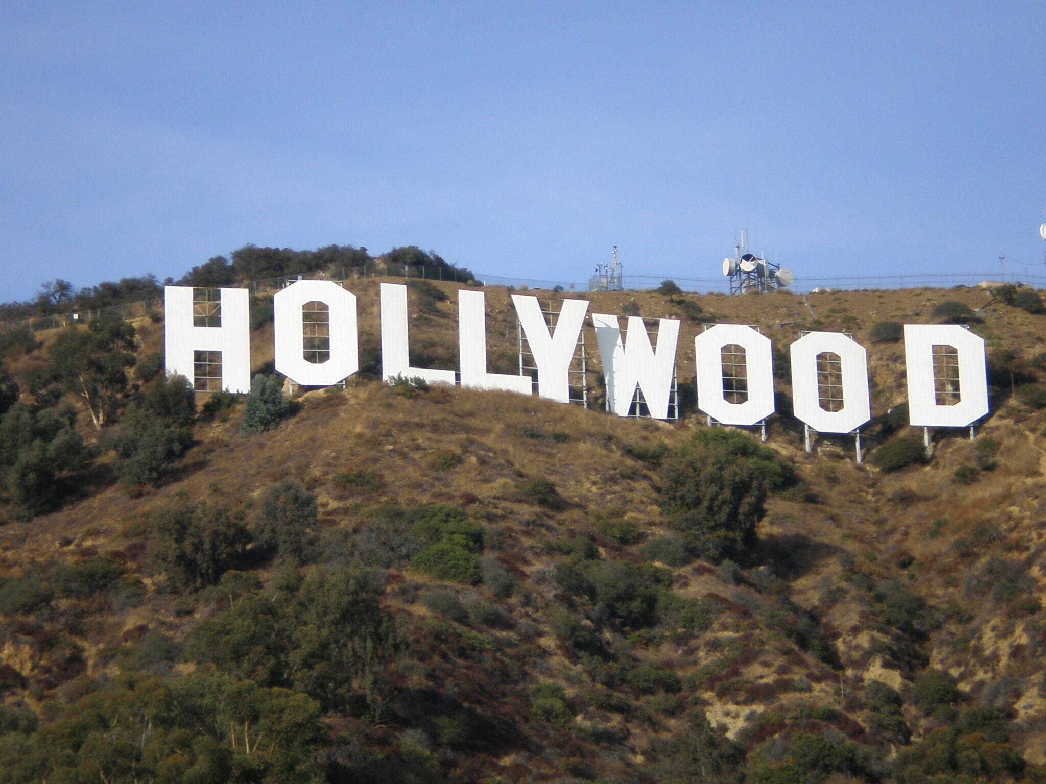 trabajadores de hollywood amenazan con iniciar una huelga laverdaddemonagas.com hollywood sign pb050006 scaled