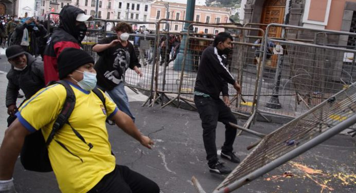Violencia en Quito marca jornada de protestas contra Guillermo Lasso
