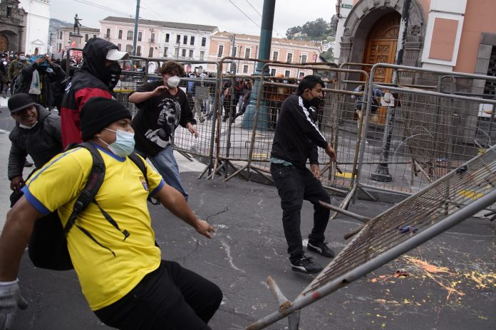 violencia en quito marca jornada de protestas contra guillermo lasso laverdaddemonagas.com protesta ecuador