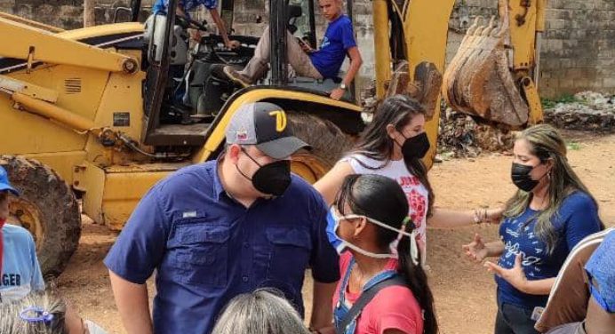 Aristimuño elimina foco de contaminación en el Mercado Viejo con recolección de basura