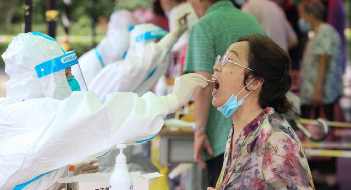 China pide a familias tomar previsiones para hacer frente a rebrotes
