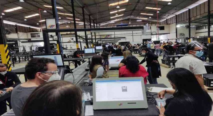 CNE realizó auditoría predespacho de máquinas de votación