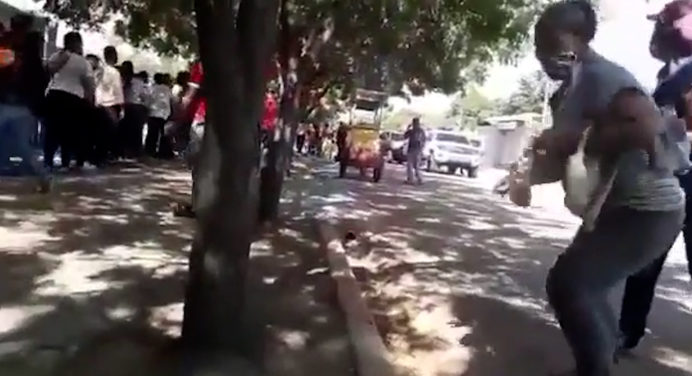 Colectivos disparan en centro de votación en el estado Zulia (Videos)