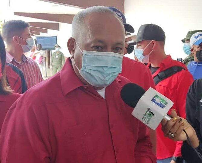Diosdado Cabello vio positiva la afluencia de electores en los centros de votación
