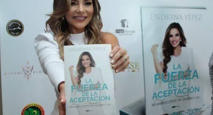 Endrina Yépez presentó su libro «La fuerza de la aceptación»