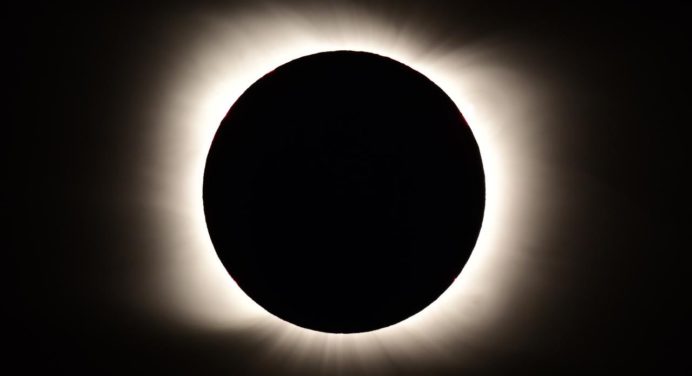 ¡Imperdible! Así será el último eclipse solar de esté 2021