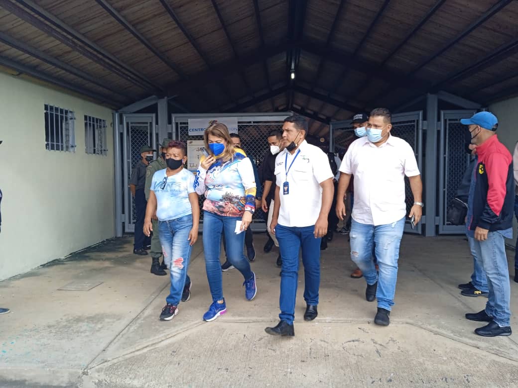 Ministra de Educación Yelitza Santaella llegó a Monagas a ejercer su voto esté 21-N