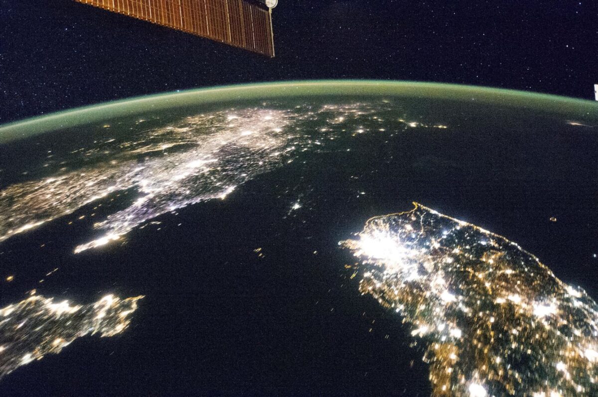 mira como se ve la tierra desde el espacio video laverdaddemonagas.com planeta