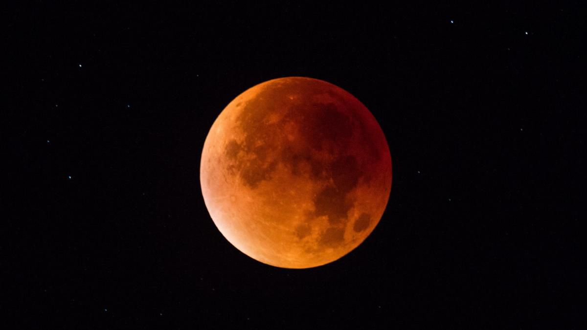Mira lo que te perdiste del eclipse lunar del año (fotos y video)