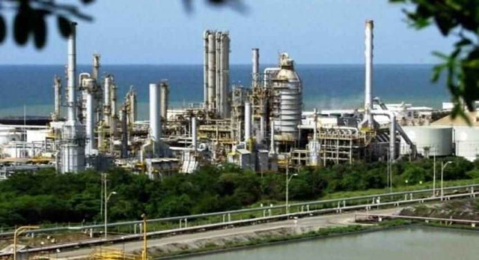 Pdvsa garantiza suministro de gas tras incendio en la refinería El Palito