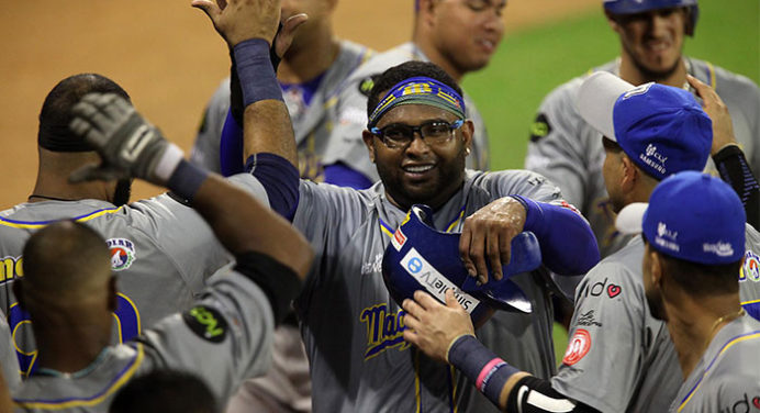 ¡Por paliza! Magallanes aplastó a los Leones en el Universitario