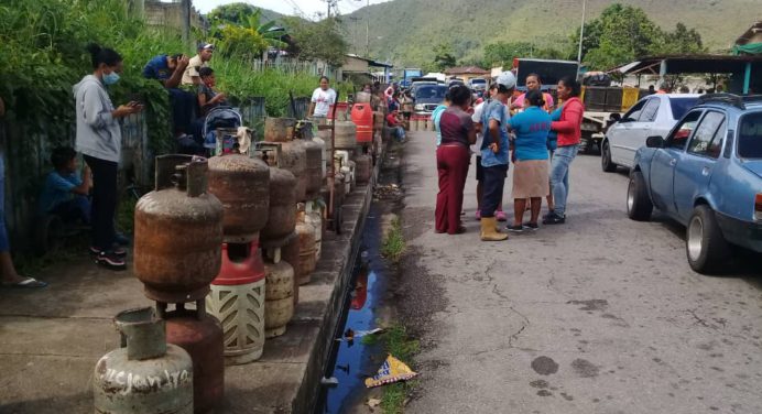 Vecinos de La Cuchilla en Piar protestaron por falta de gas doméstico