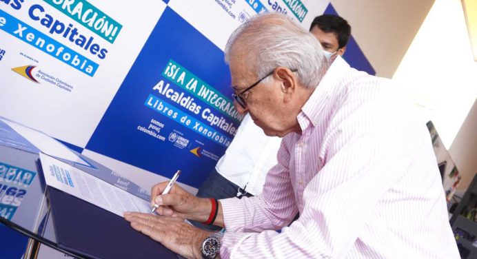 Alcaldes colombianos firman manifiesto contra la xenofobia