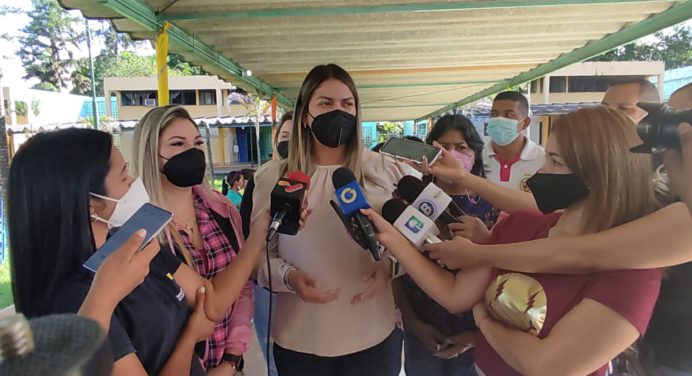 Alcaldesa Ana Fuentes comparte almuerzo navideño con niños de las Casas de Abrigo