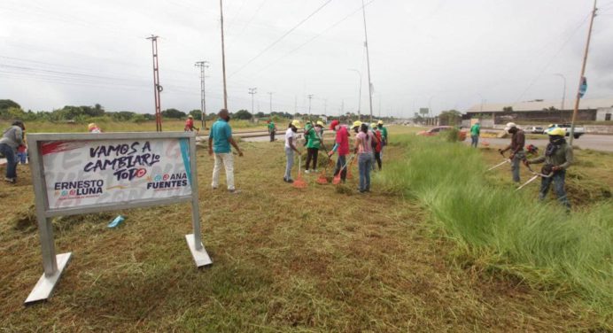 Avanza limpieza y desmalezamiento en la avenida Bella Vista de Maturín