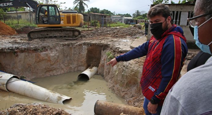 Avanza reparación de colector marginal en El Silencio de Maturín