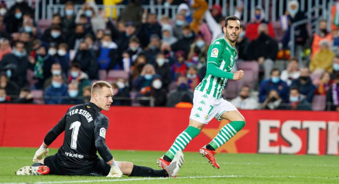 Betis ganó en el Camp Nou y hundió al FC Barcelona