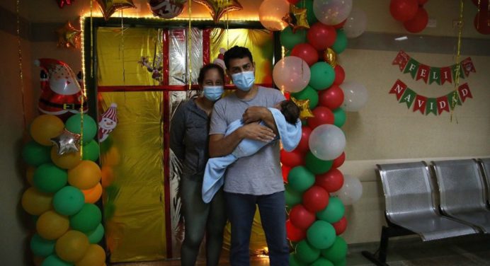 Con entrega de juguetes sacan sonrisas a pacientes de Pediatría del Humnt