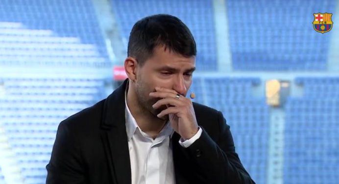 Entre lagrimas, Kun Agüero anunció su retiro del fútbol