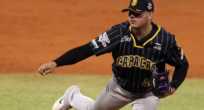 Los Leones del Caracas rugen en la capital y ganan el primero del Round Robin