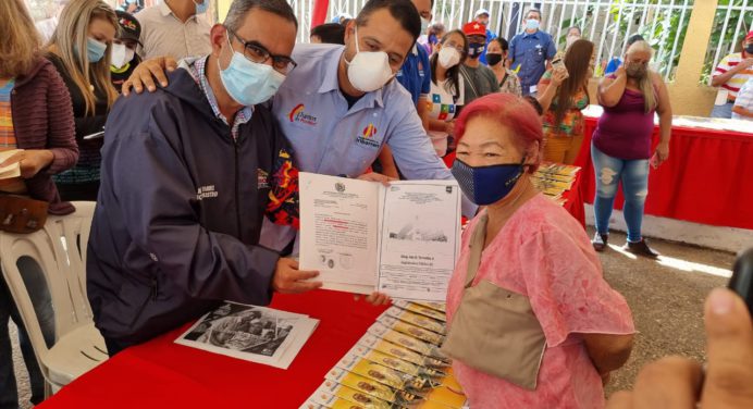 Ministerio de Obras Públicas dignificó a 350 familias larenses con la titularidad de sus tierras