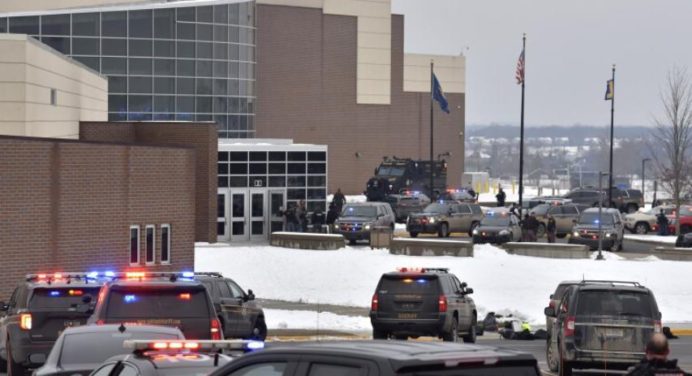 Muere cuarto estudiante tras tiroteo en instituto de Michigan