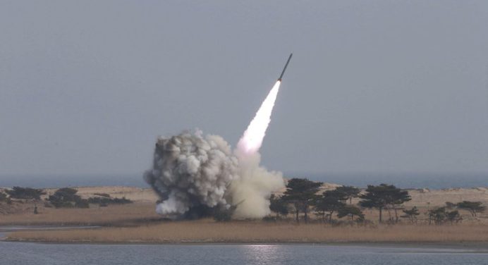 Corea del Norte lanza proyectil que podría ser un misil balístico