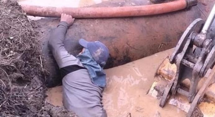 Corrigen fugas de agua en avenida Cruz Peraza de Maturín