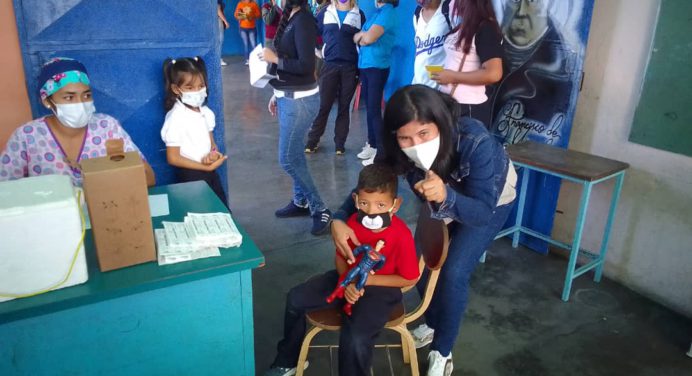 Desde la EPE “Félix Armando Núñez Beauperthuy” en Boquerón ZE da la bienvenida a escolares