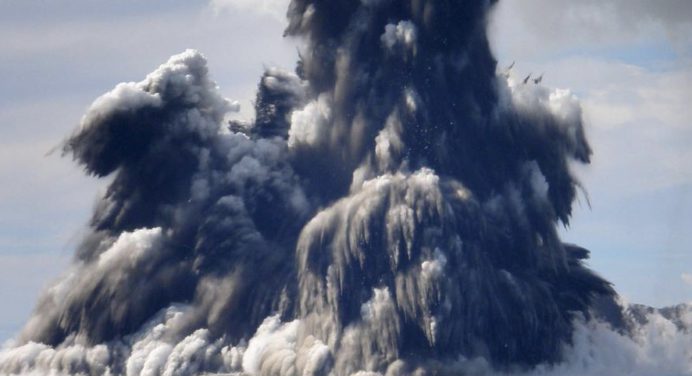 Ecuador cancela advertencia de tsunami tras erupción en Tonga