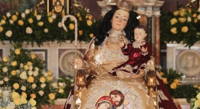 Feligreses celebraron la bajada de la Divina Pastora