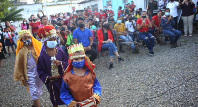 Fundación Regional El Niño Simón escenifica llegada de los Reyes Magos
