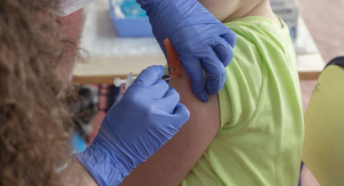 Identifica los síntomas de Ómicron en niños de 6 a 12 años