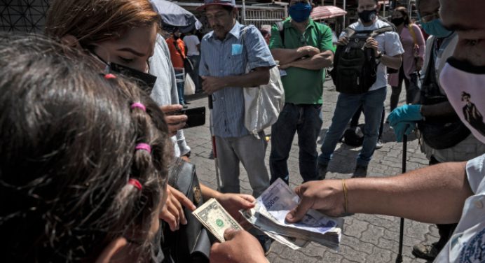 Inflación en Venezuela subió 686,4 % en 2021