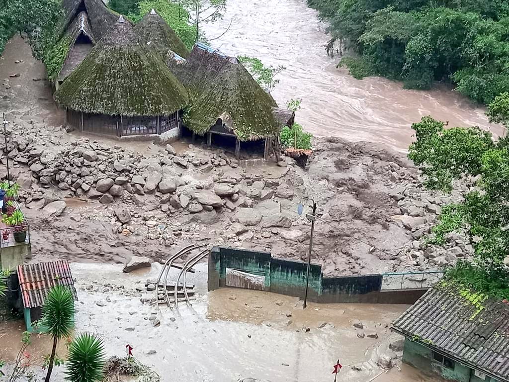 Machu Picchu queda inundado tras desbordarse un río en Perú