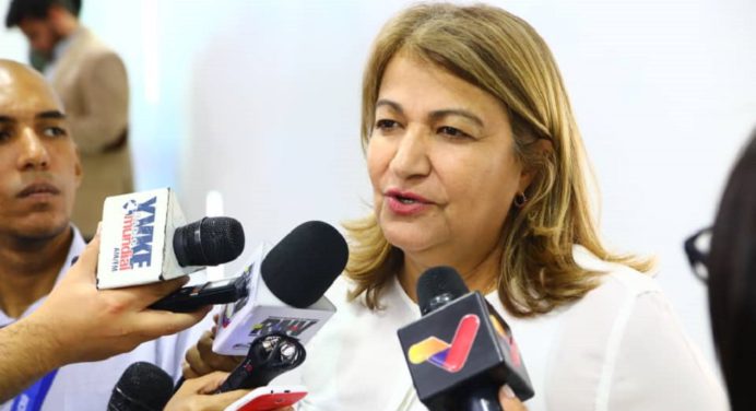 Ministra de Educación afirma que docentes jubilados pueden ser contratos nuevamente